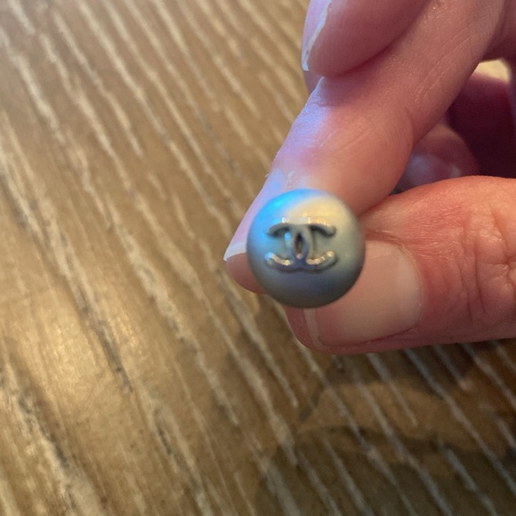 🥹RARE AUTHENTIC 2004 VINTAGE CHANEL EARRINGS!!!!!!!! - Picture 8 of 12